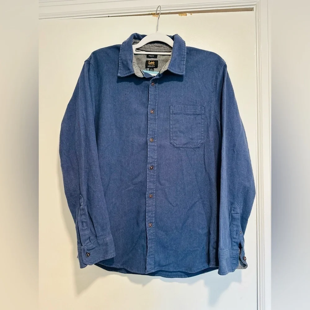 Lee Premium Select Men Sz:L Stretch Thick heavyweight Cotton blend. Button Down.